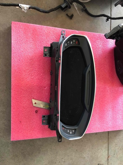 Gösterge Paneli (Gösterge Paneli) Audi A8 2018